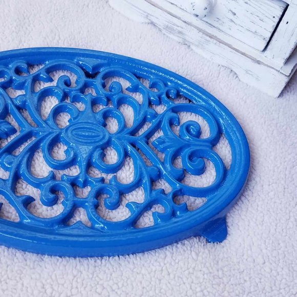 Blue Trivet Oval Cast Iron Metal Wall Table Kitchen Home Decor Vintage Design - Picture 14 of 15